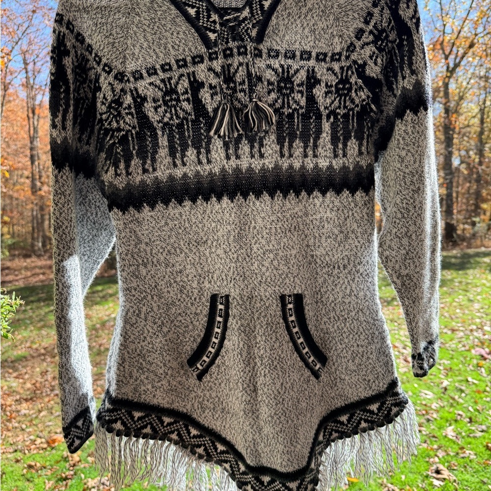 Elegant Black White and Gray Women's Sweater - Picture 1 of 8